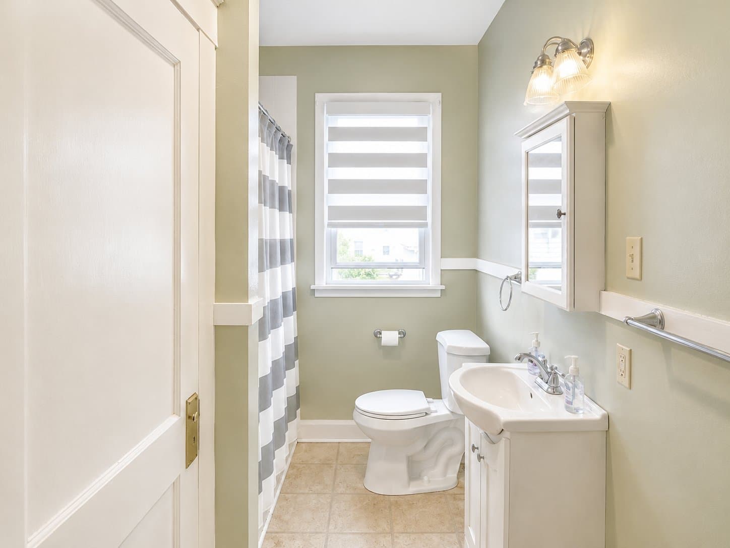 Ellwood City Apartment: 422 Franklin Ave