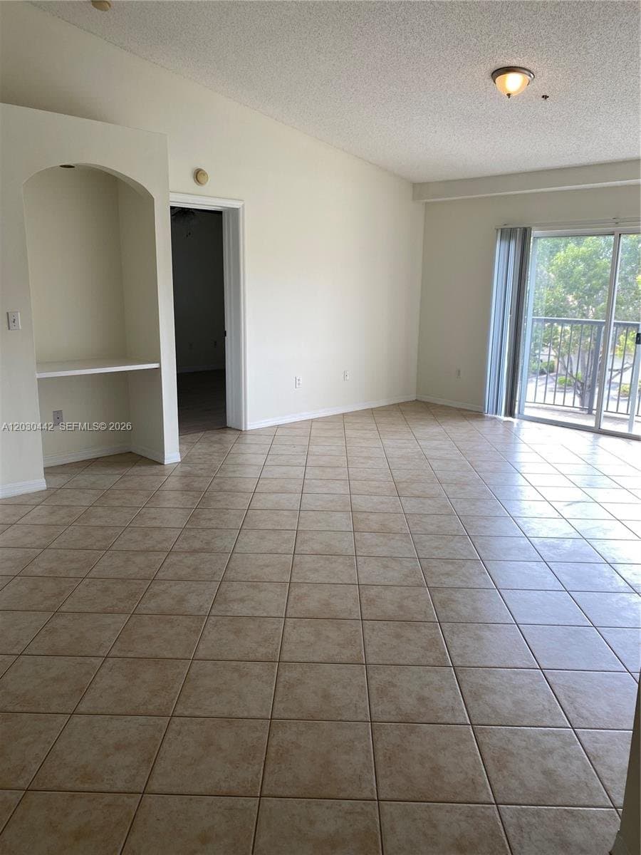 Royal Palm Beach Townhome: 300 N Crestwood Ct N