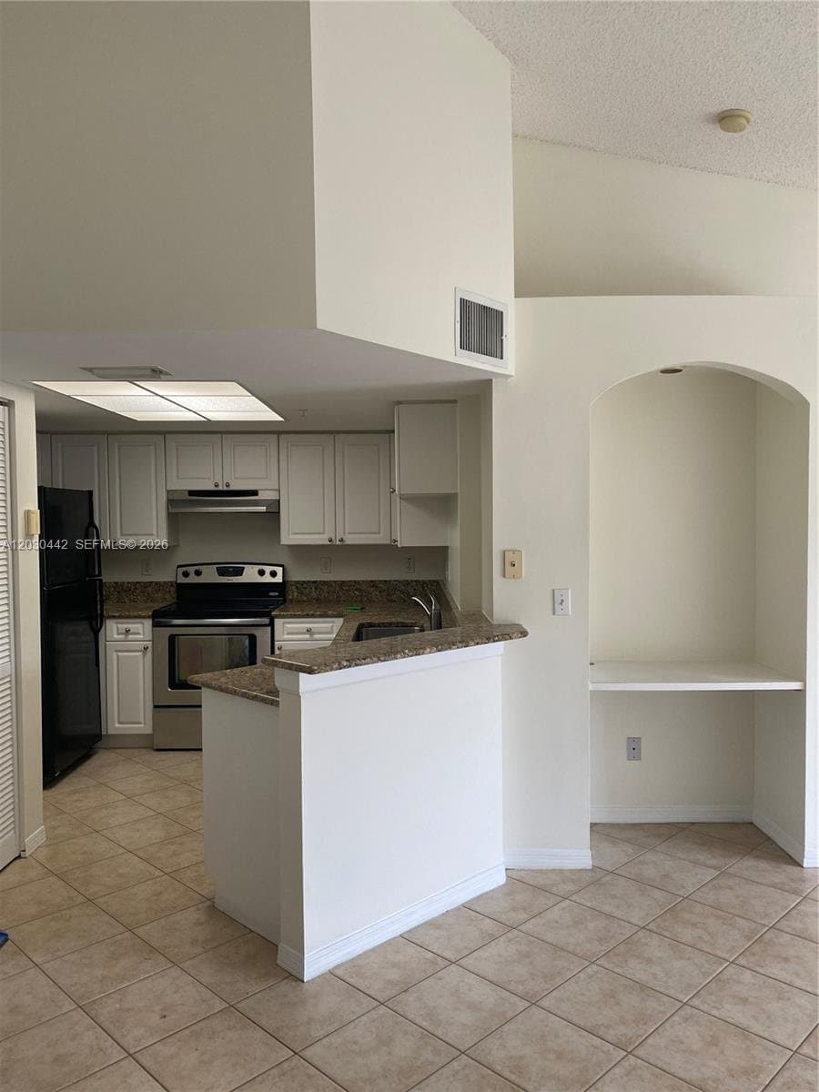 Royal Palm Beach Townhome: 300 N Crestwood Ct N