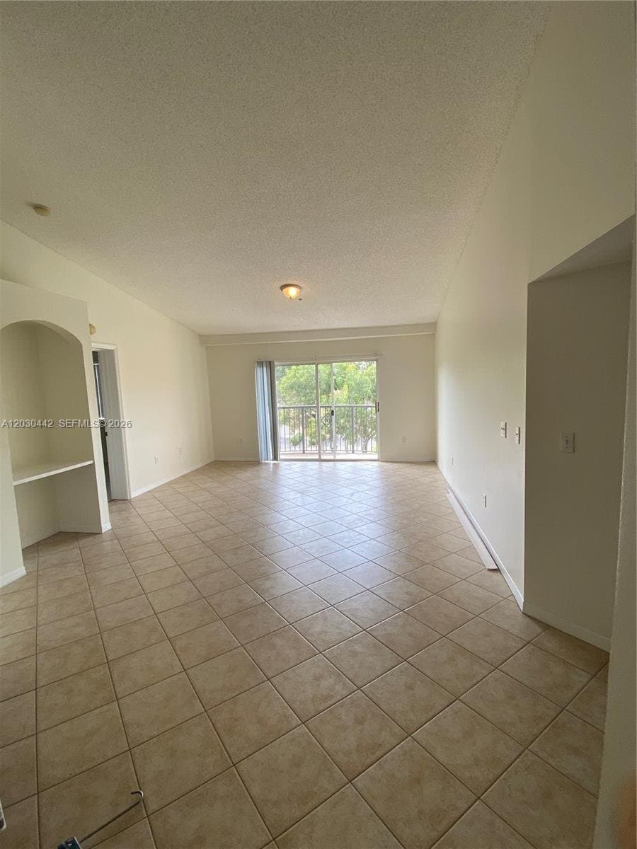 Royal Palm Beach Townhome: 300 N Crestwood Ct N