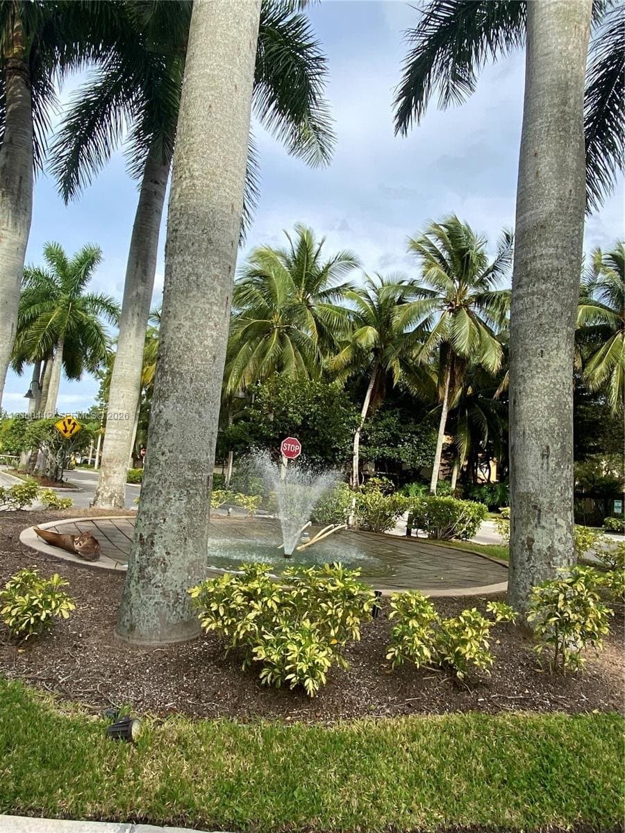 Royal Palm Beach Townhome: 300 N Crestwood Ct N