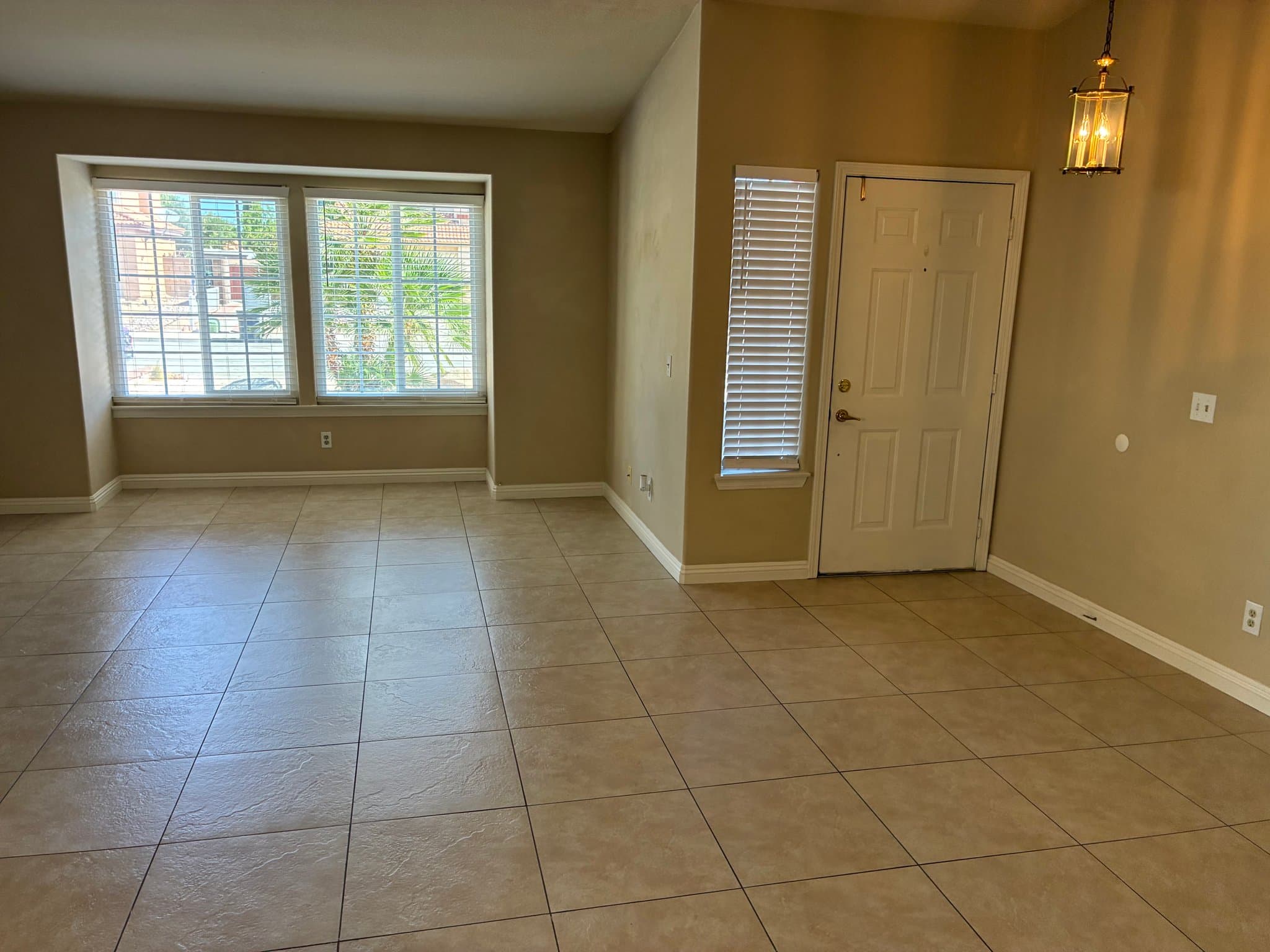 Palmdale House: 2614 Sycamore Ln.