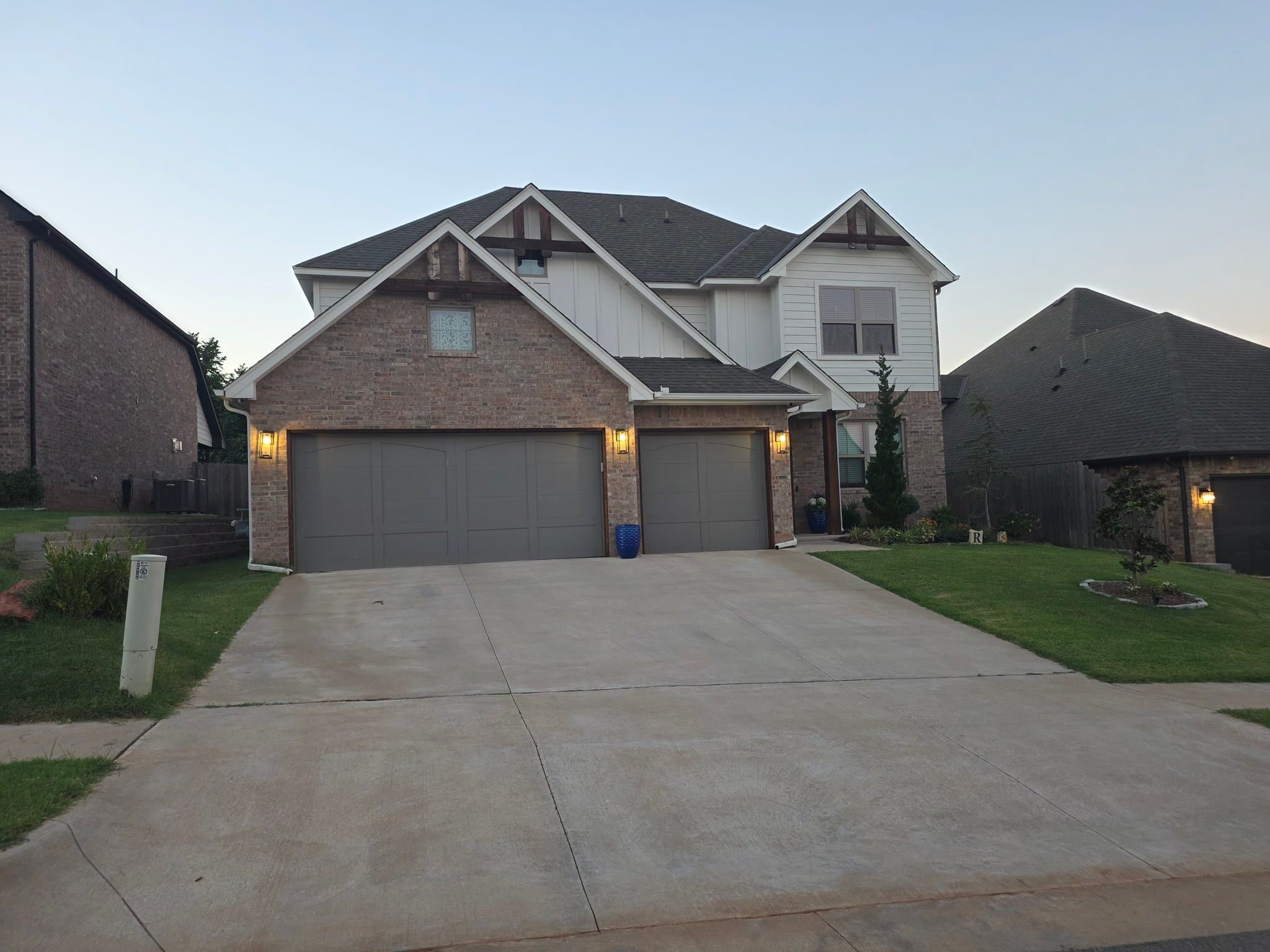Edmond House: 8201 Jenny Ln