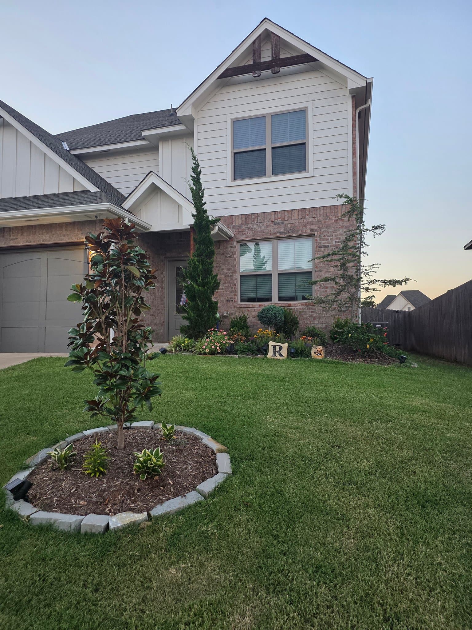 Edmond House: 8201 Jenny Ln