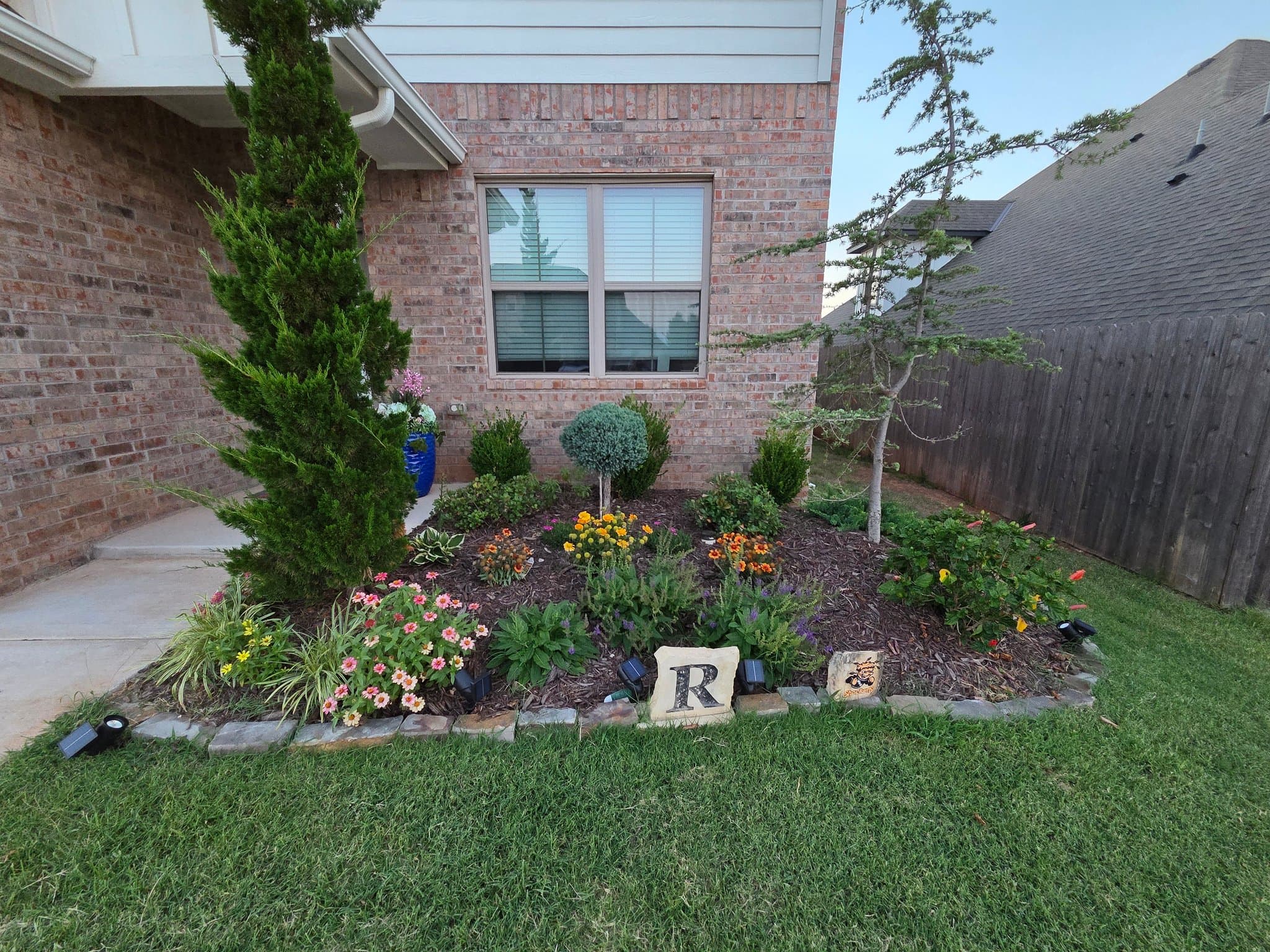 Edmond House: 8201 Jenny Ln