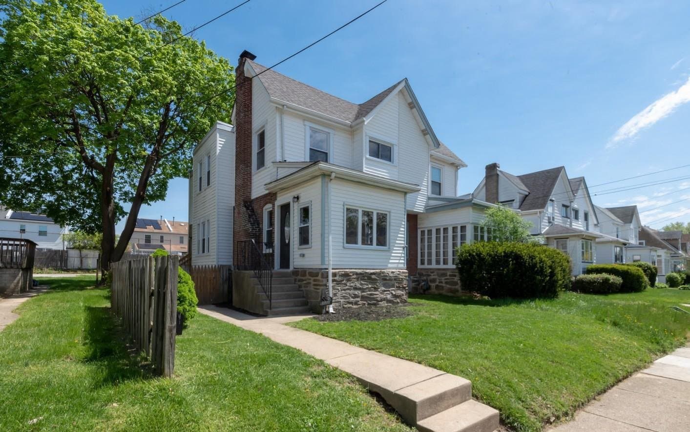 Norwood House: 233 Leon Ave