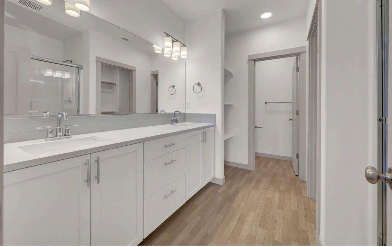 Eugene House: 5645 Magnificence Way