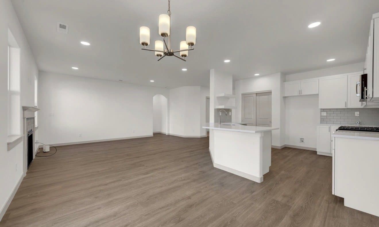 Eugene House: 5645 Magnificence Way