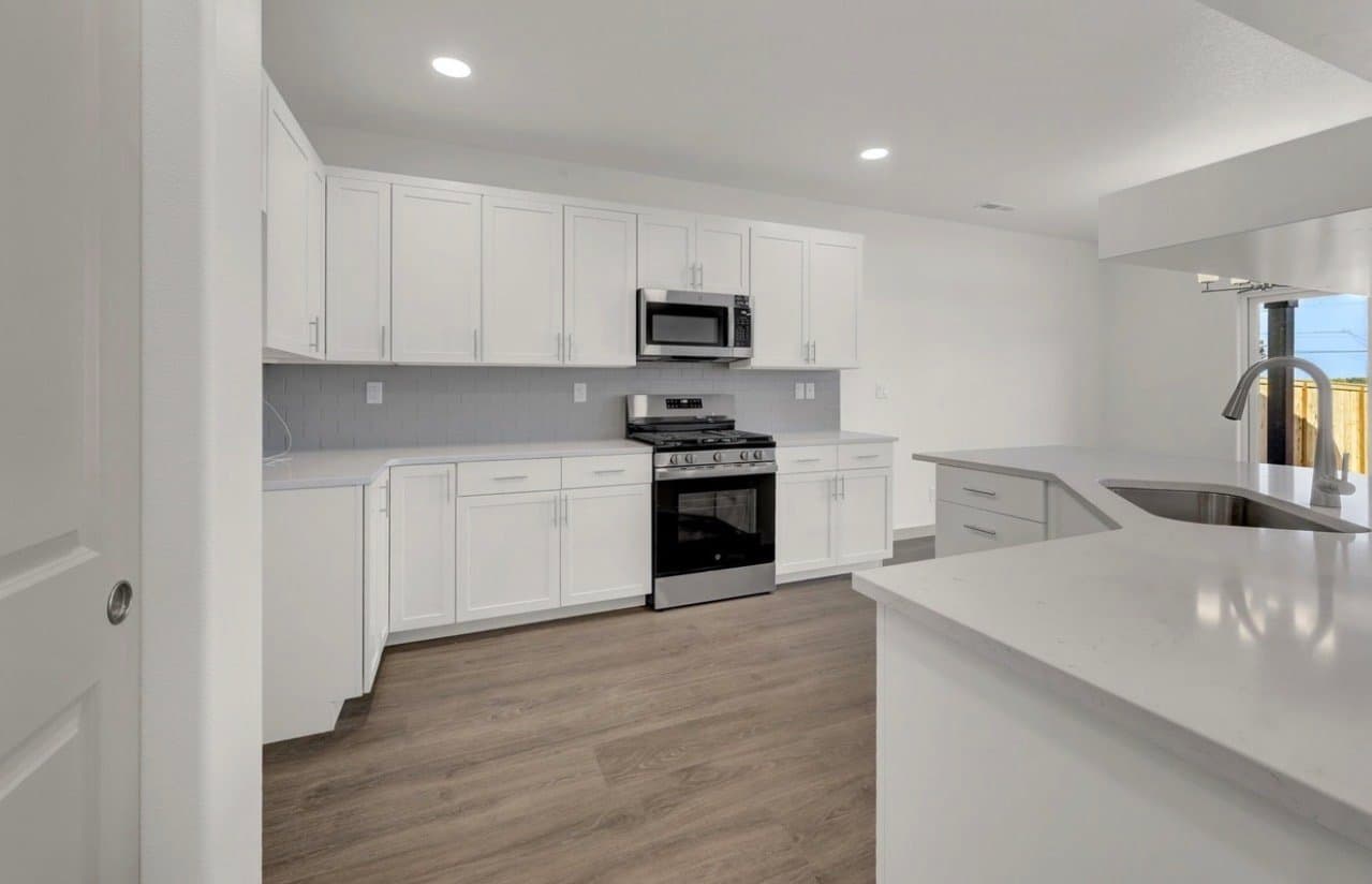Eugene House: 5645 Magnificence Way