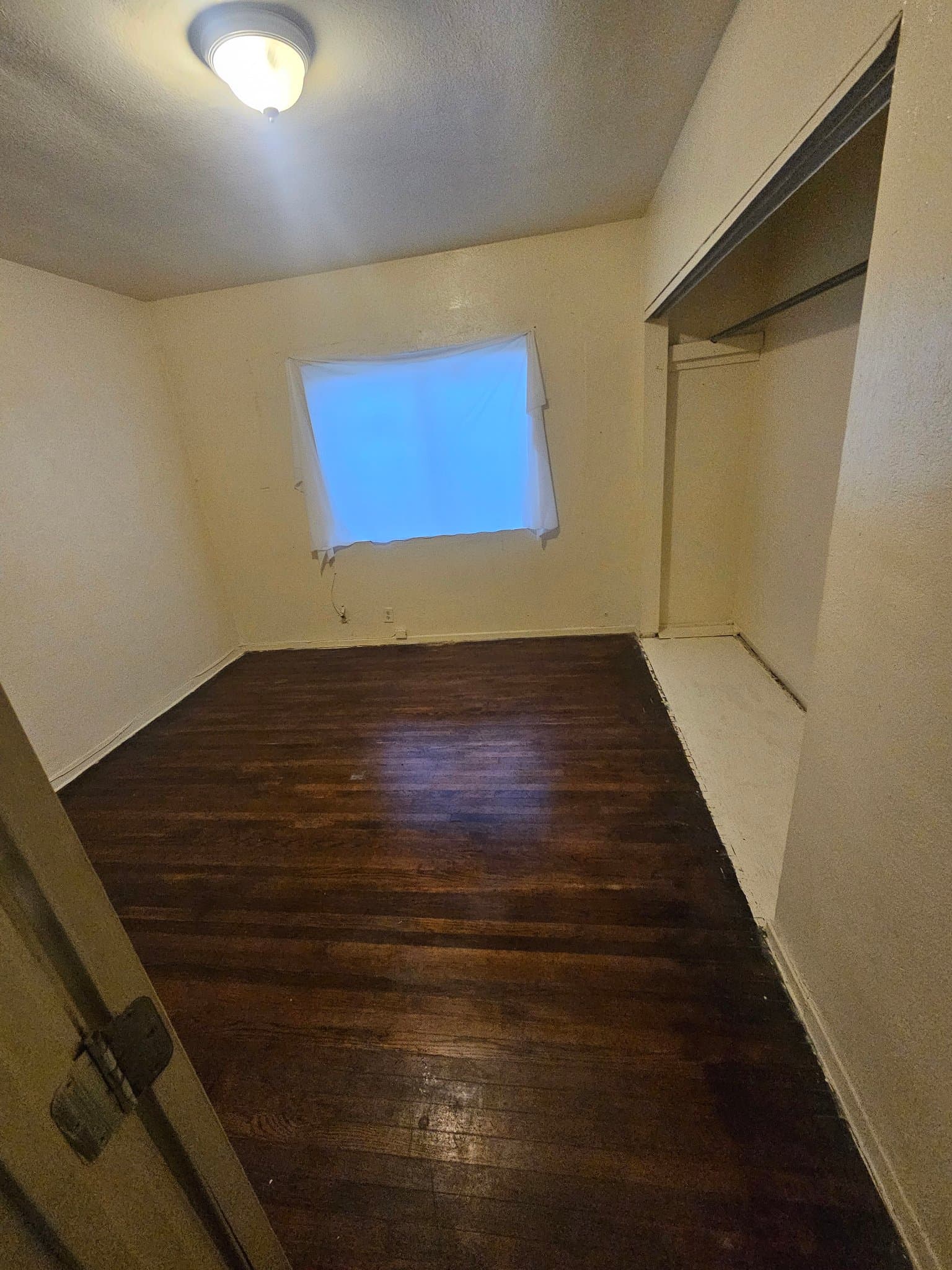 Los Angeles Single Room: 9726 zamora ave