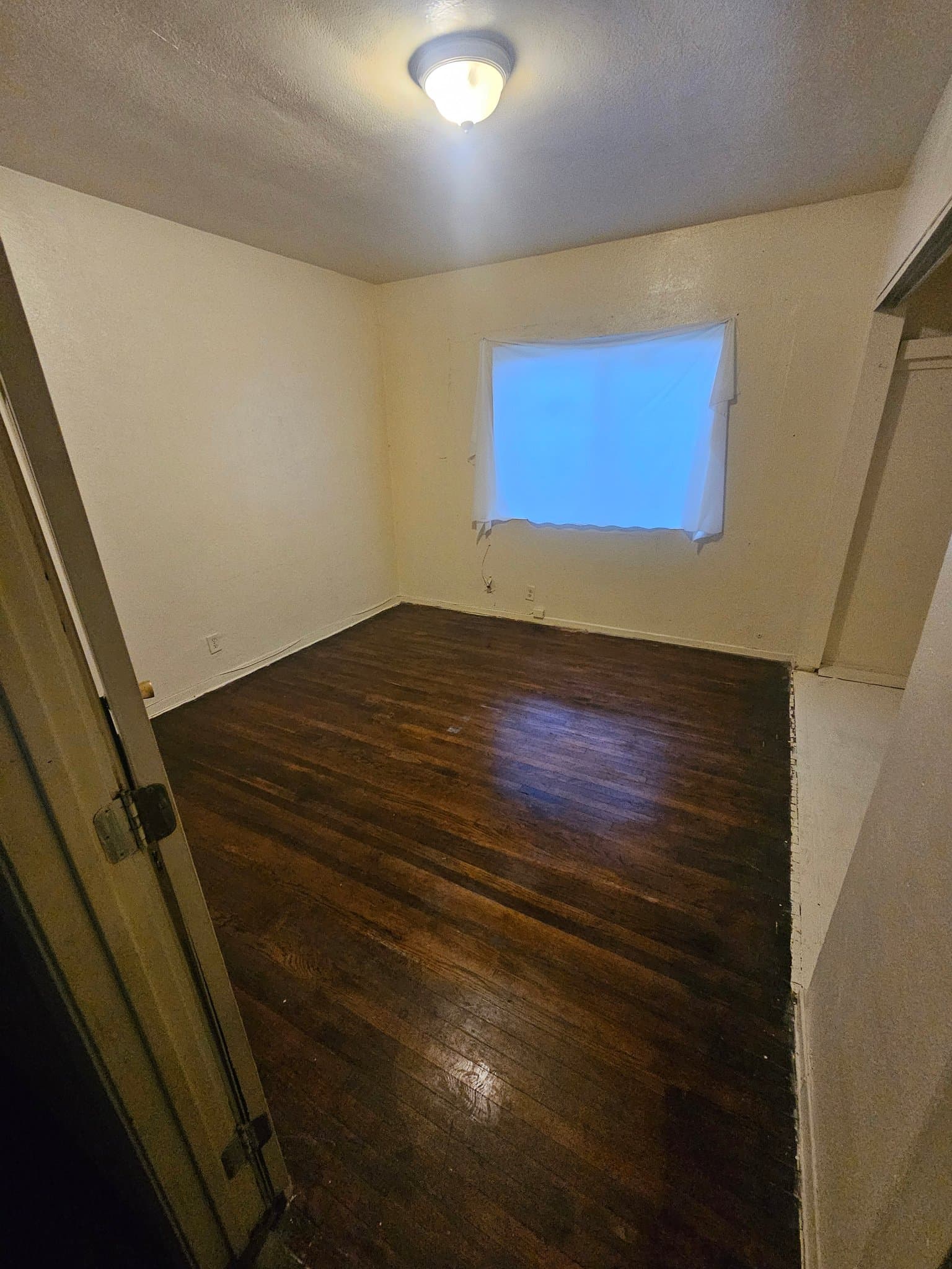 Los Angeles Single Room: 9726 zamora ave