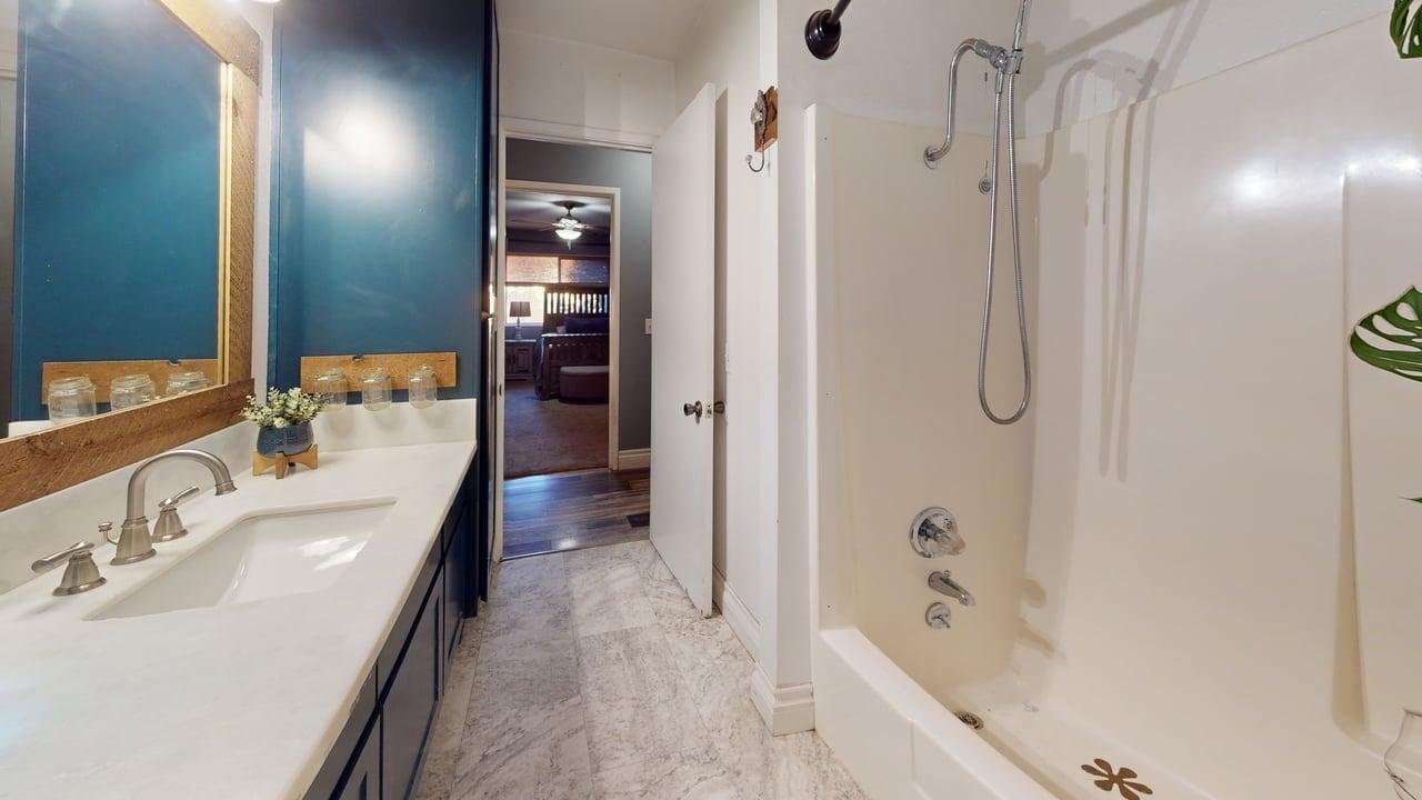 Oroville House: 106 Valley View Dr.