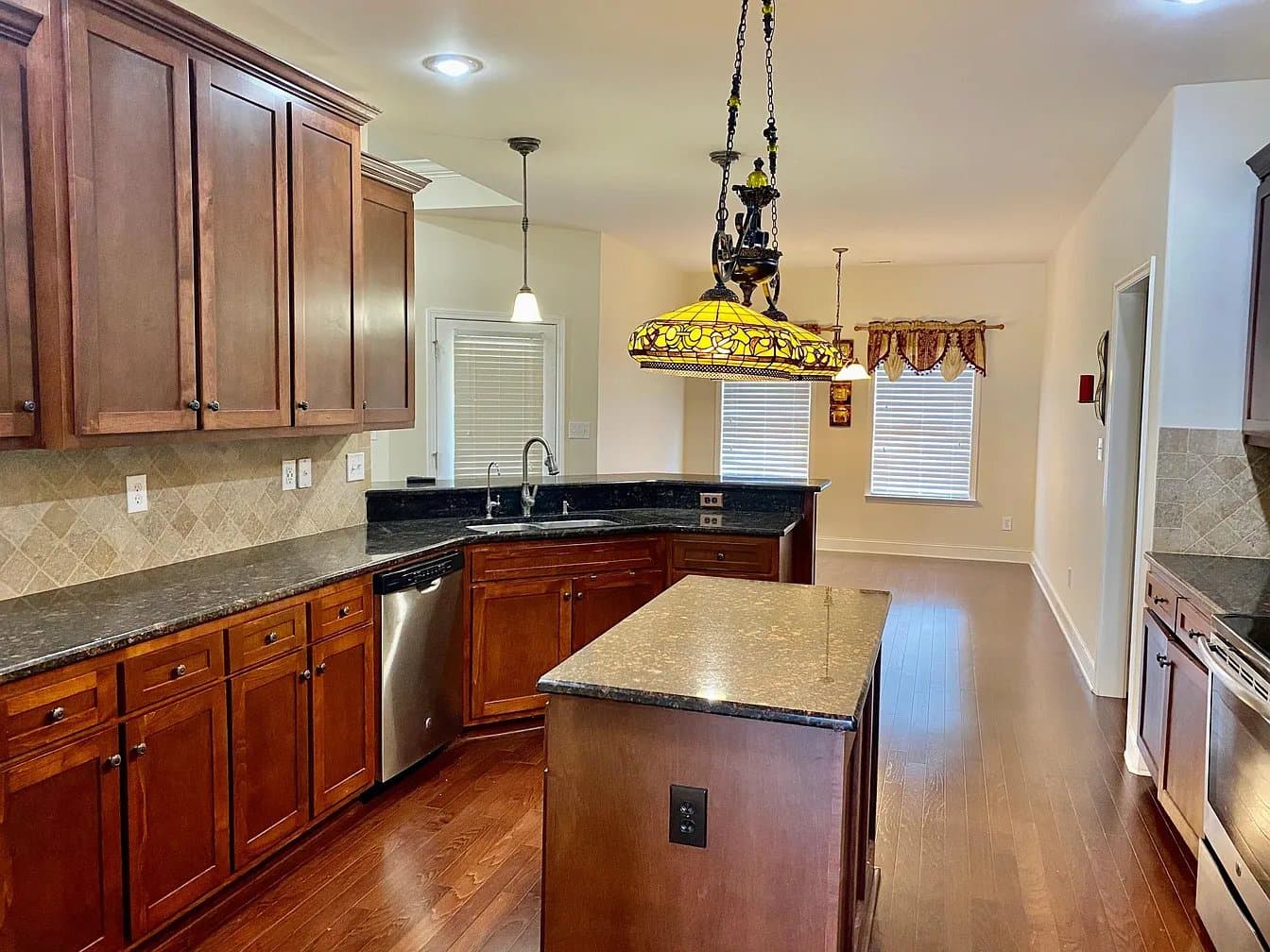 Madison House: 115 Woodvale Dr