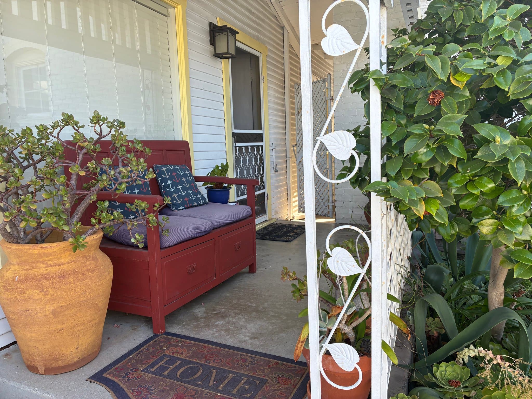 San Pedro House: 867 W 9th St