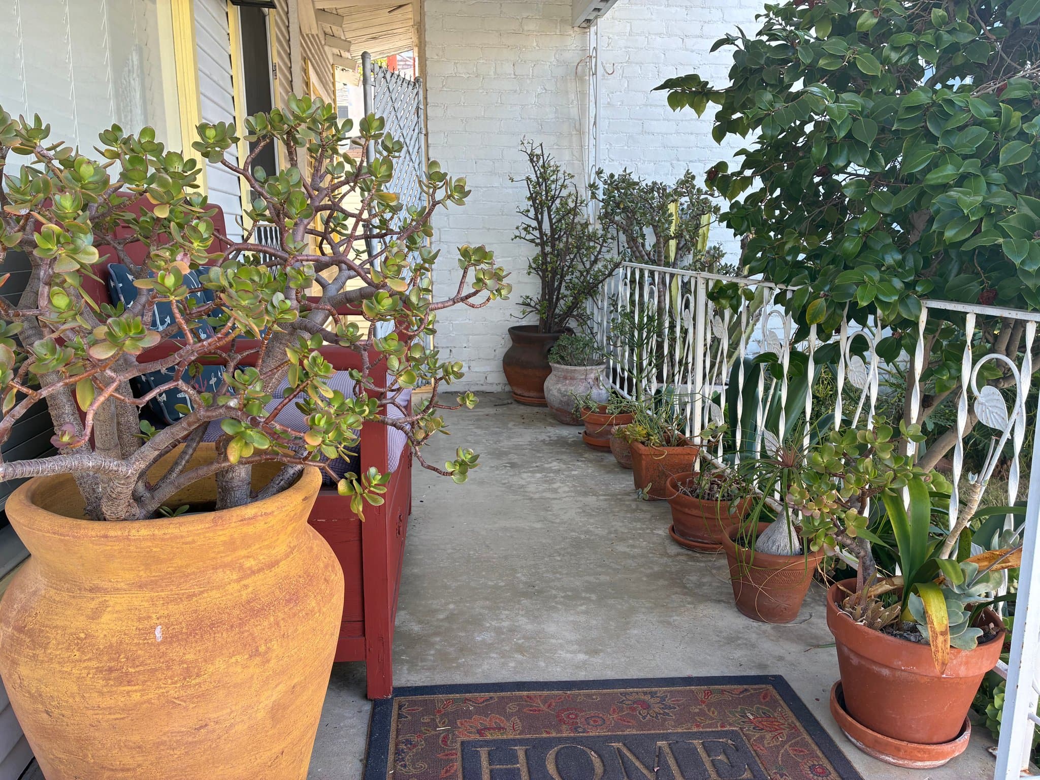 San Pedro House: 867 W 9th St