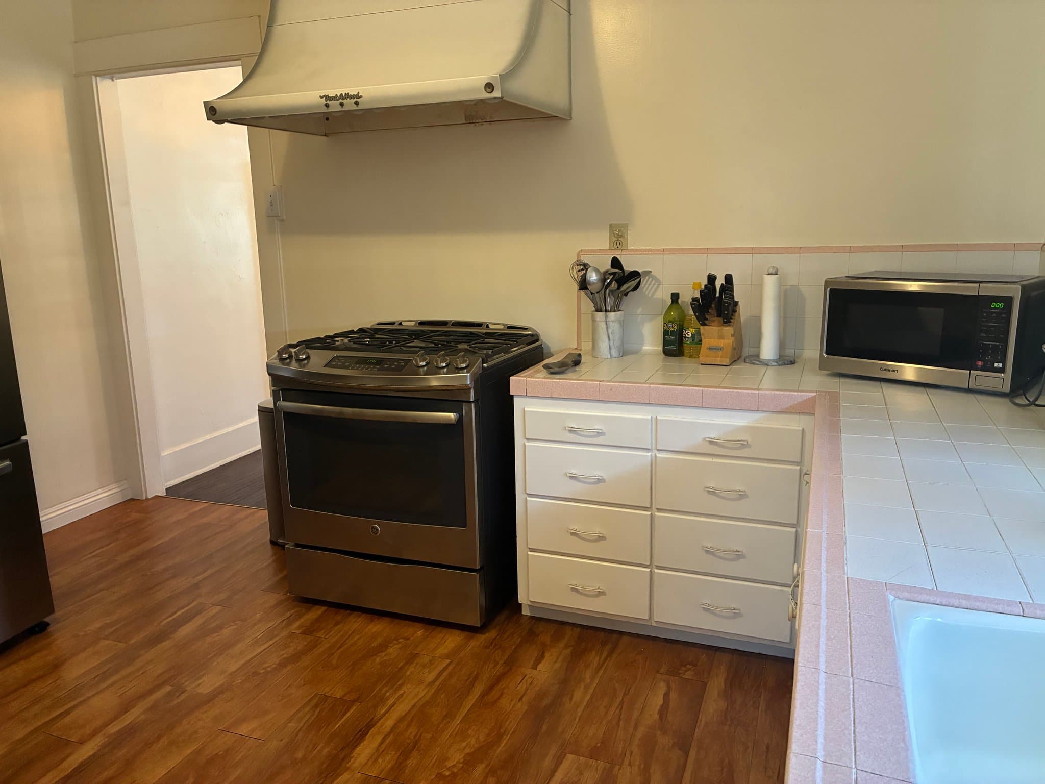 San Pedro House: 867 W 9th St
