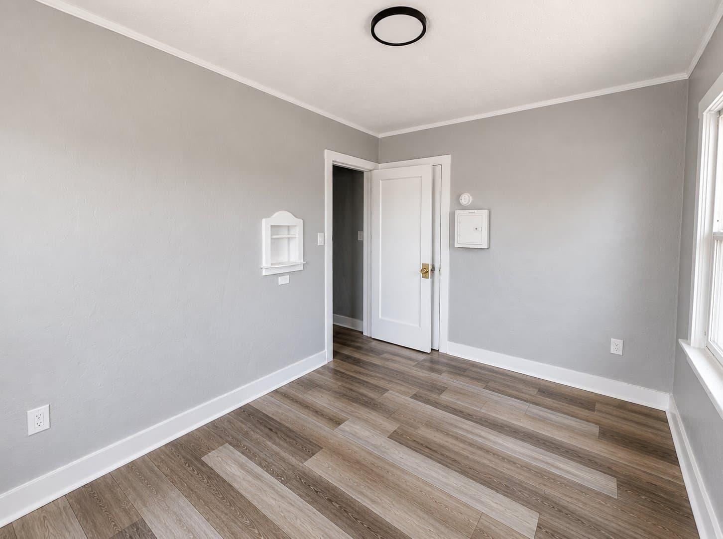 Klamath Falls Apartment: 133 N Monroe St