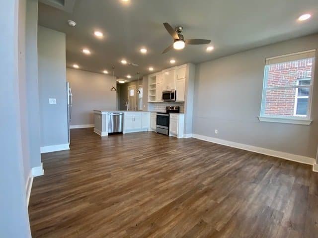 Fayetteville Townhome: 1705 W Deane St