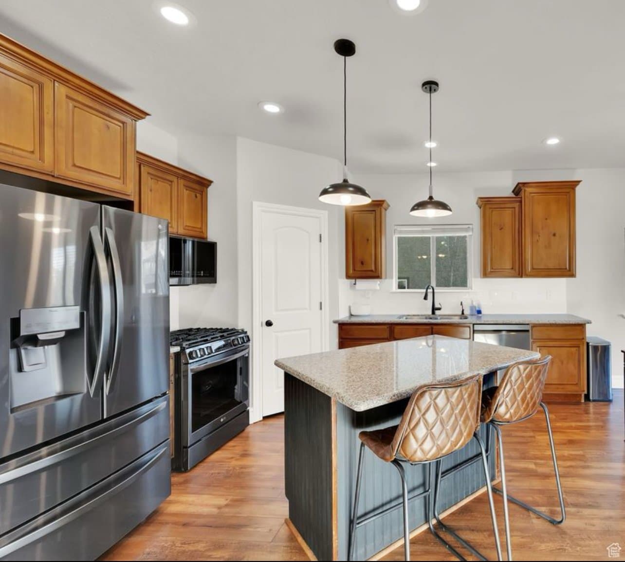 Eagle Mountain Single Room: 3989 E Yakima Way
