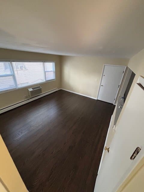 Melrose Park Apartment: 1971 N 19th Ave