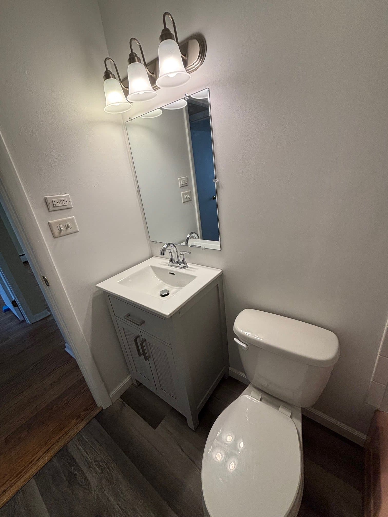 Melrose Park Apartment: 1971 N 19th Ave