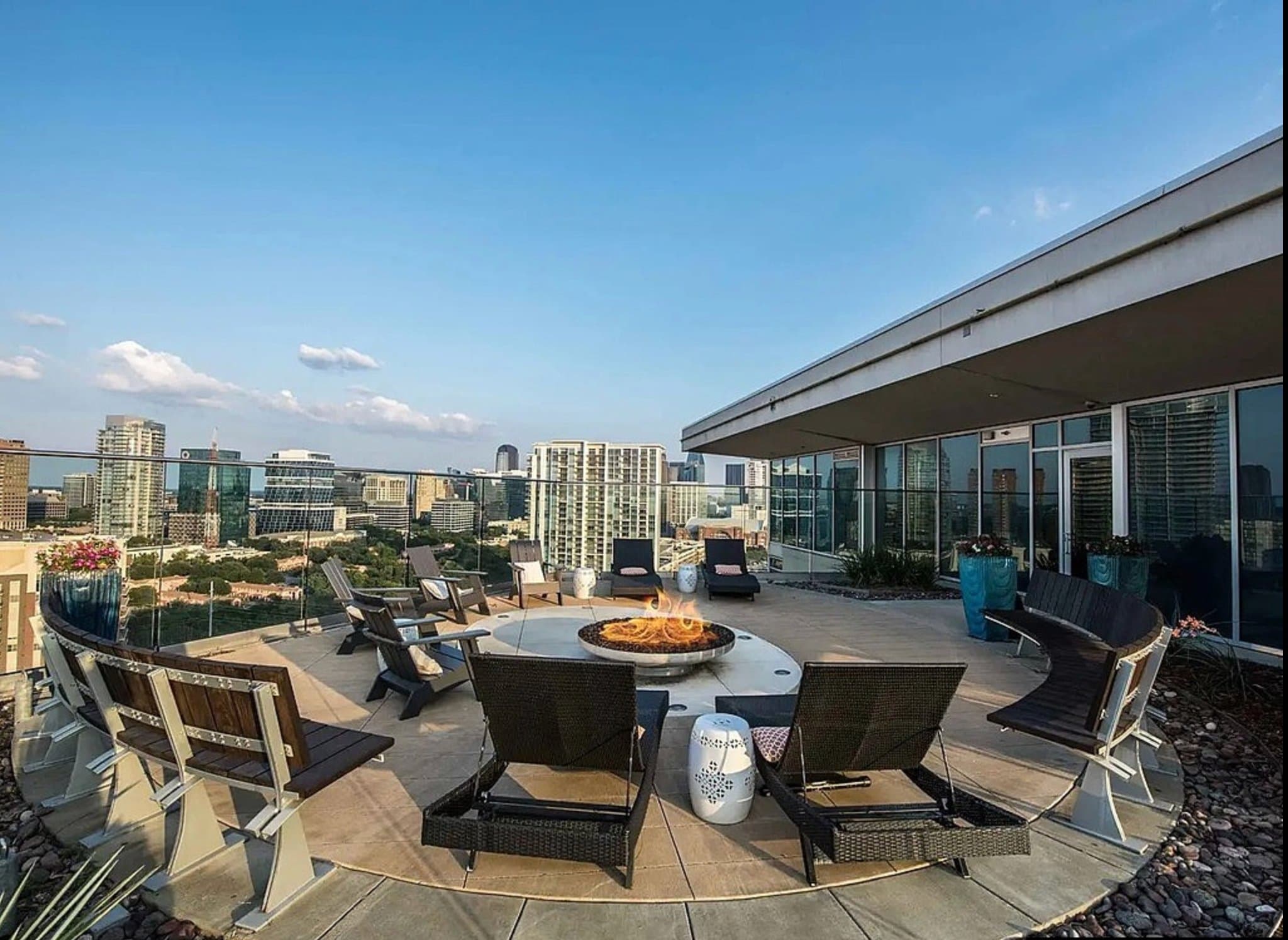 Dallas Apartment: 1400 Hi Line Dr