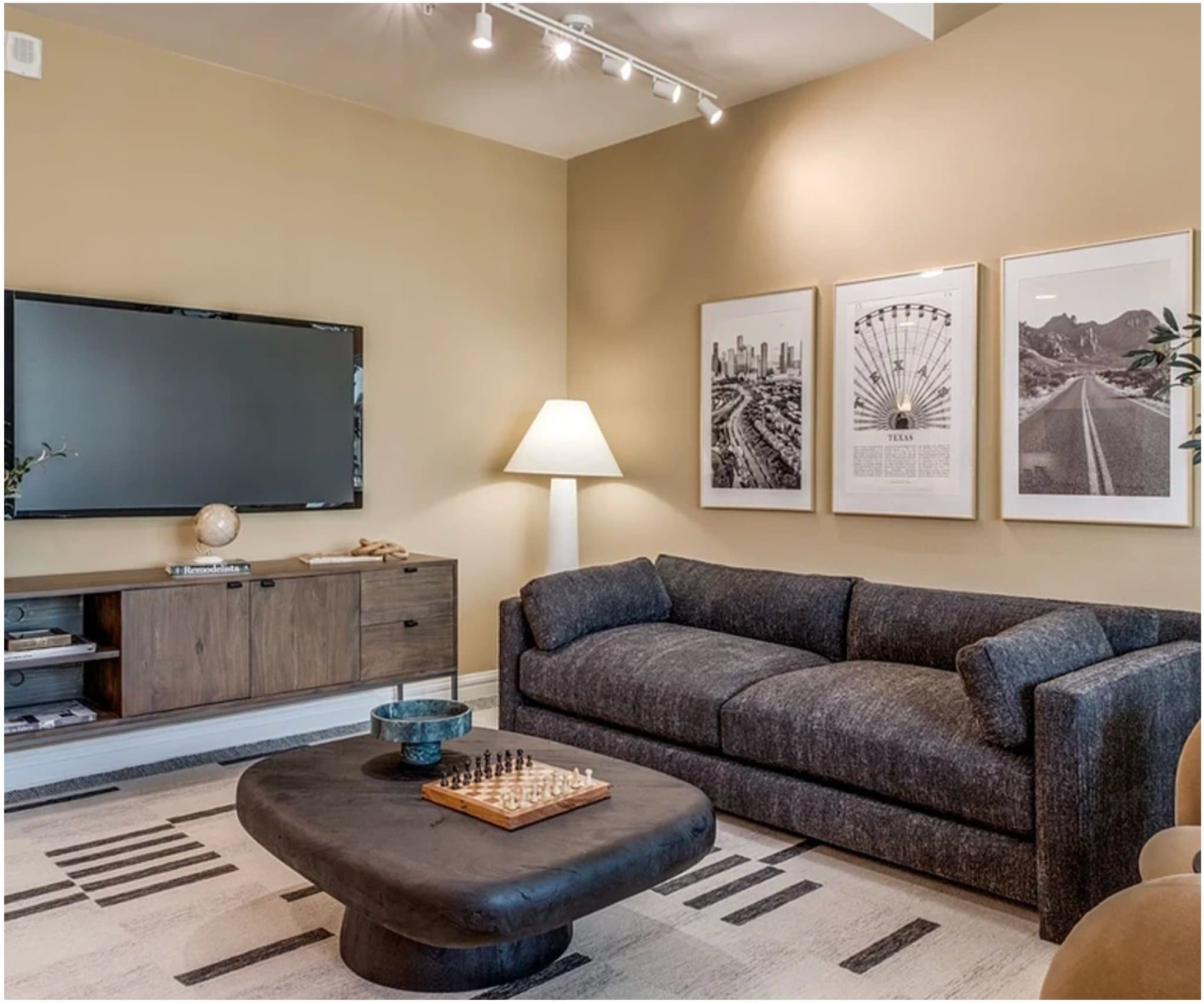 Dallas Apartment: 1400 Hi Line Dr