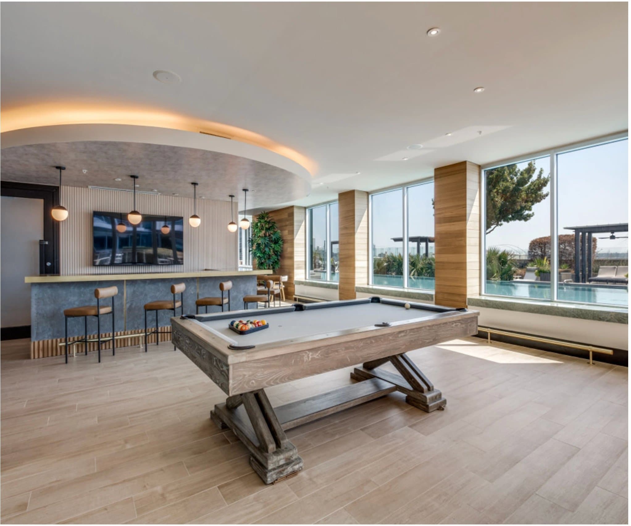 Dallas Apartment: 1400 Hi Line Dr