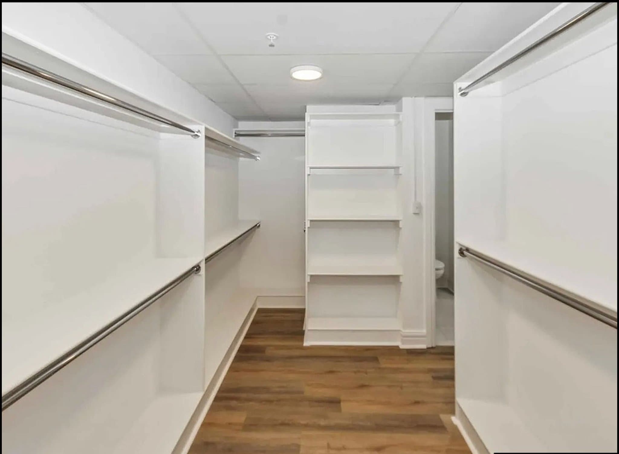Dallas Apartment: 1400 Hi Line Dr