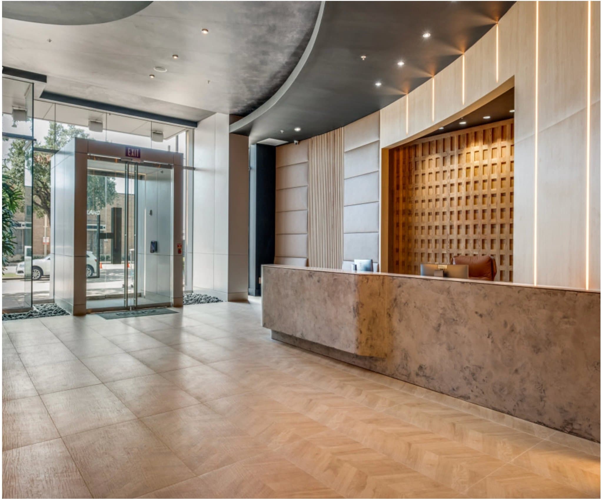 Dallas Apartment: 1400 Hi Line Dr