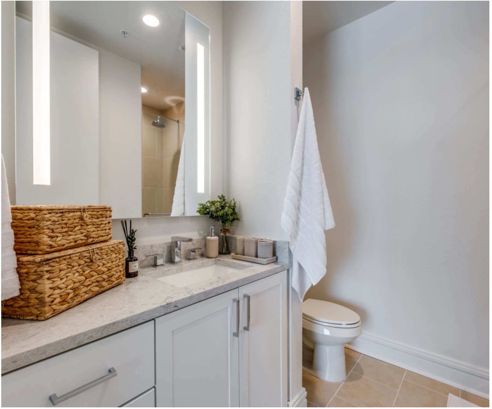 Dallas Apartment: 1400 Hi Line Dr