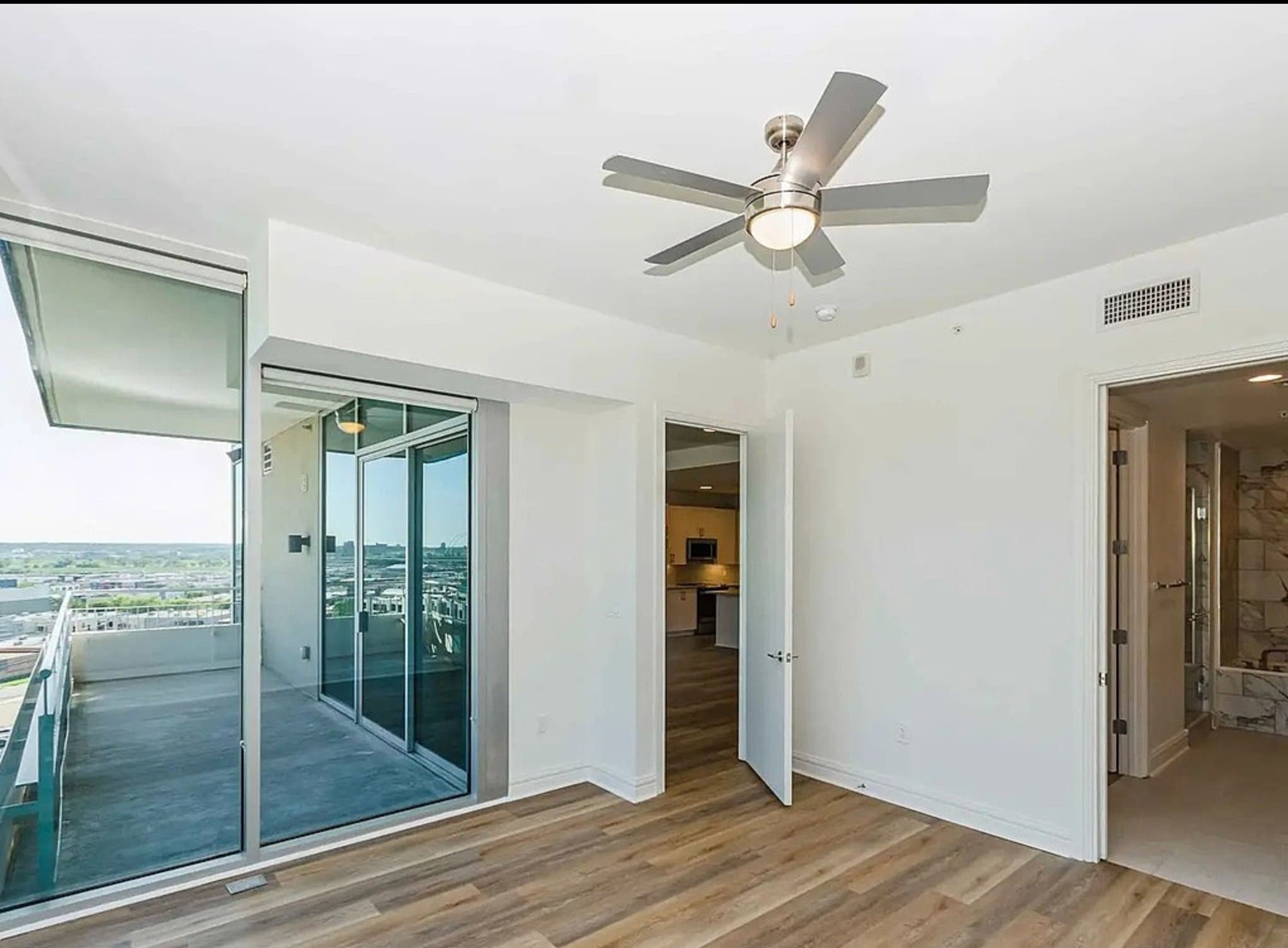 Dallas Apartment: 1400 Hi Line Dr