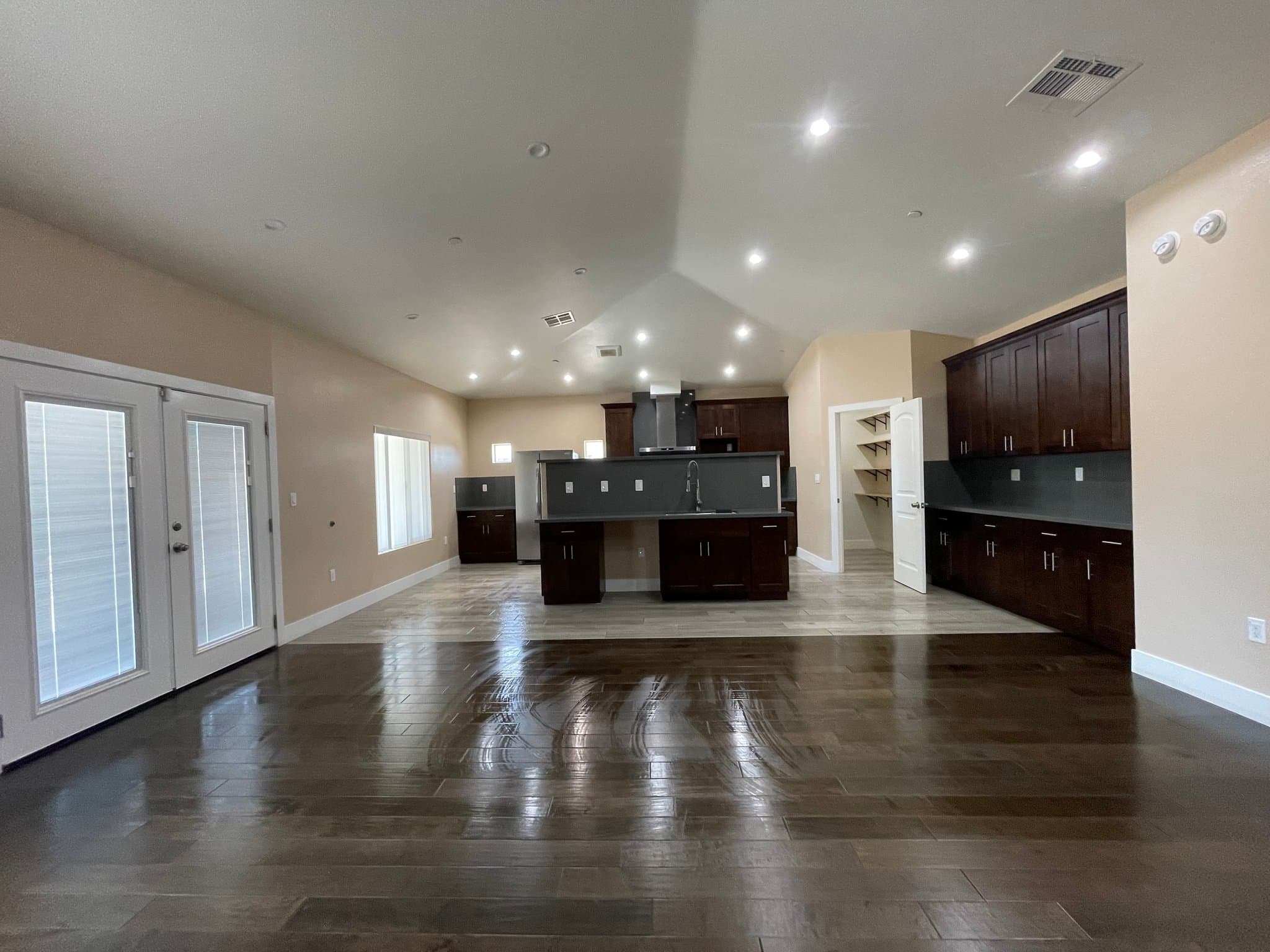 Hesperia House: 17515 Live Oak St