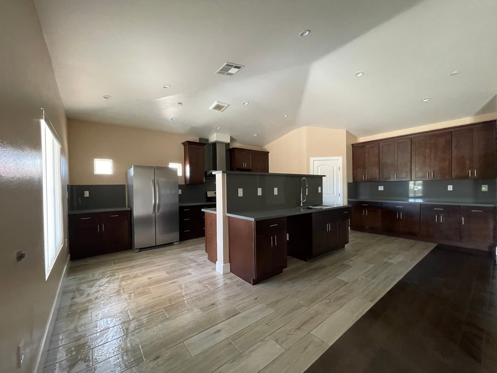 Hesperia House: 17515 Live Oak St