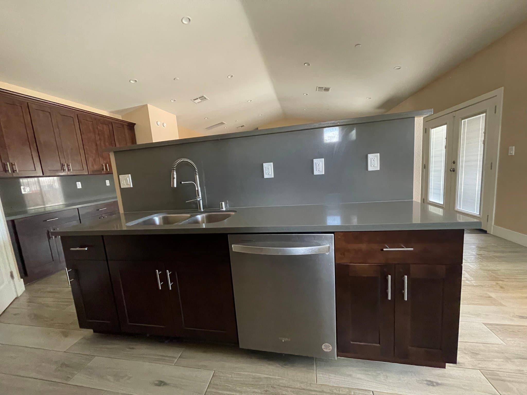 Hesperia House: 17515 Live Oak St