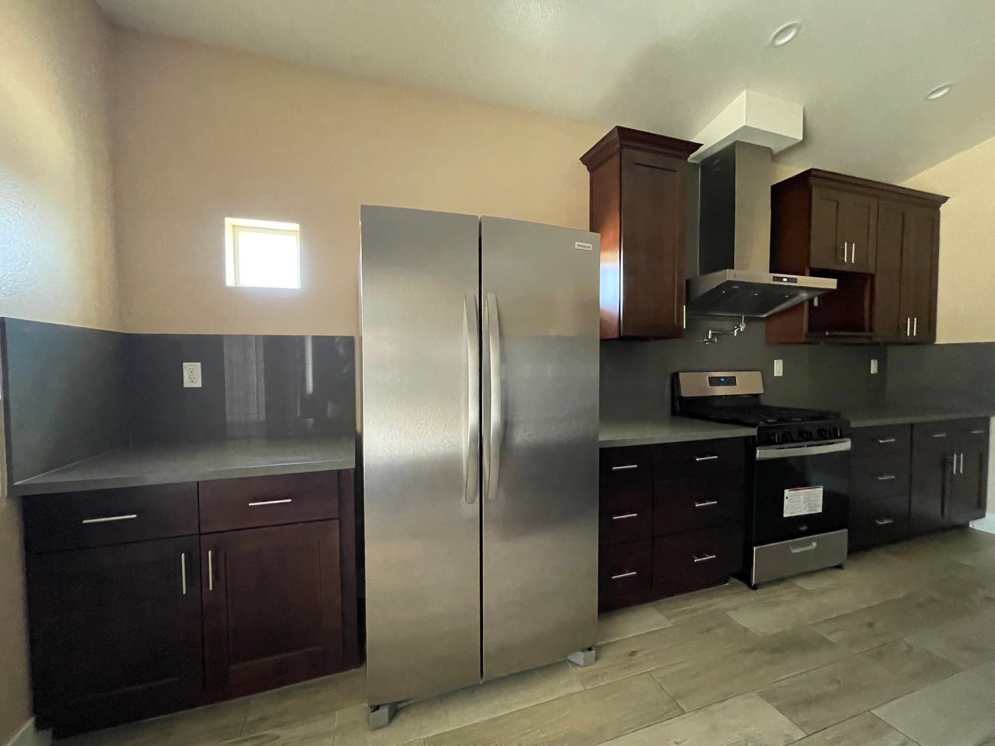 Hesperia House: 17515 Live Oak St