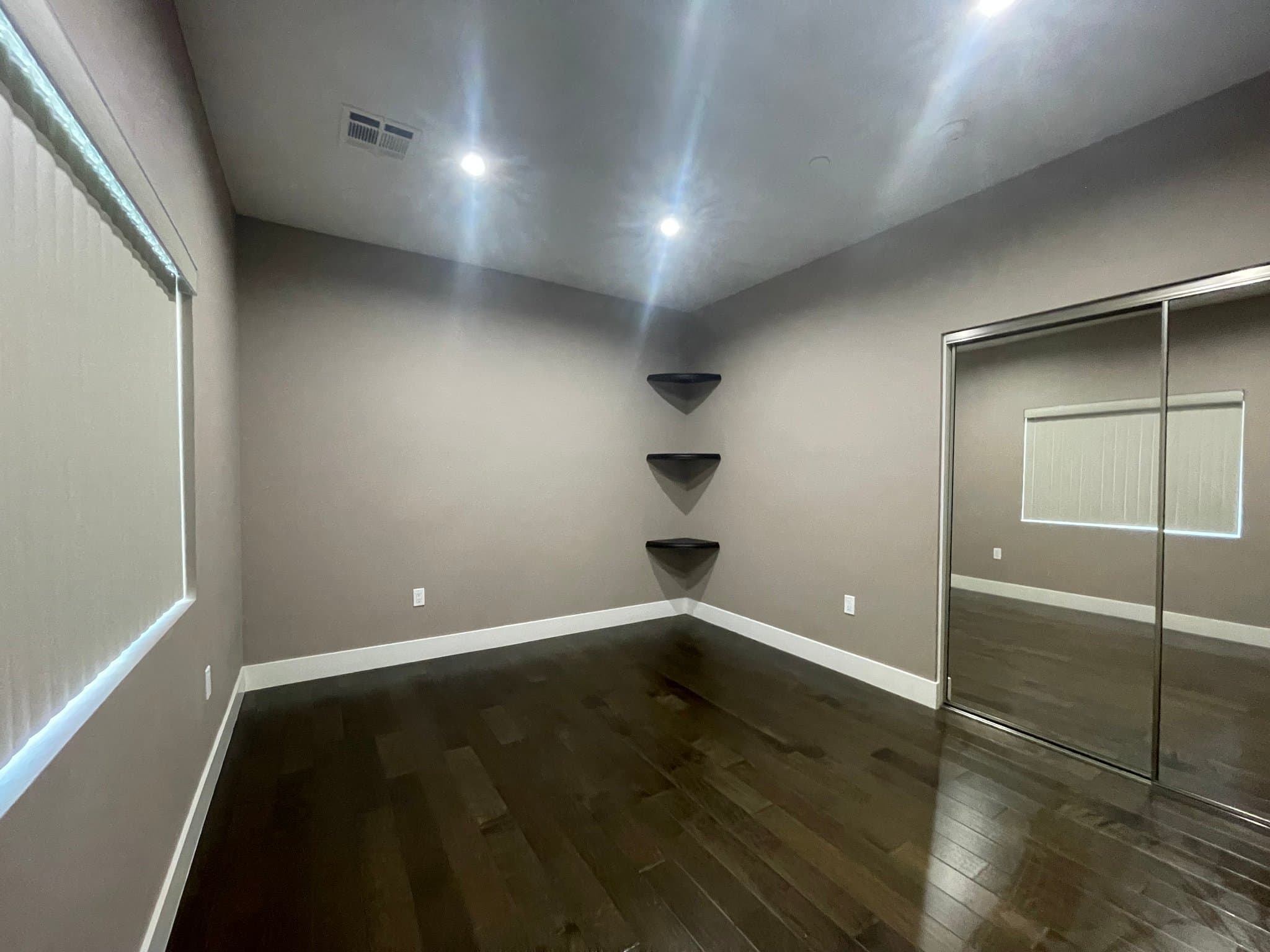 Hesperia House: 17515 Live Oak St