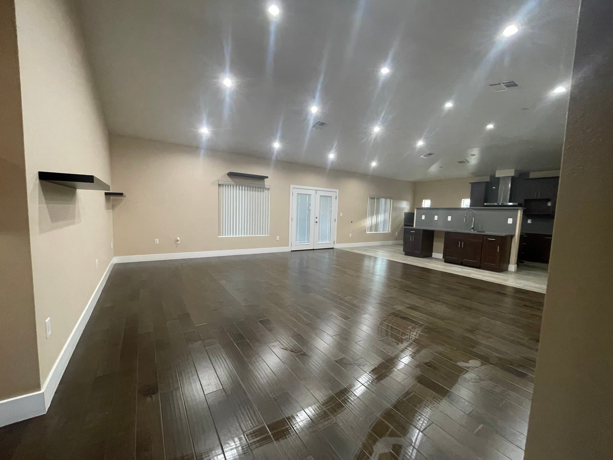Hesperia House: 17515 Live Oak St