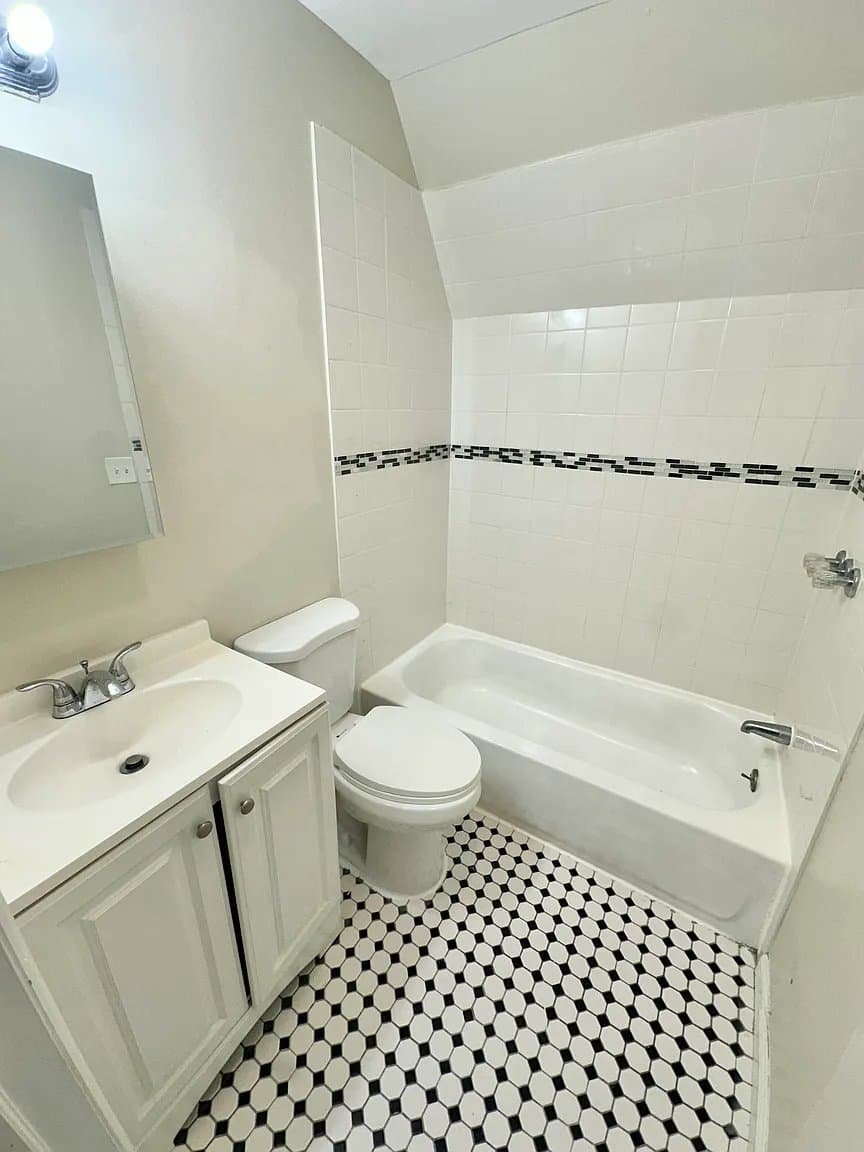 Newark Apartment: 86 Stuyvesant Ave