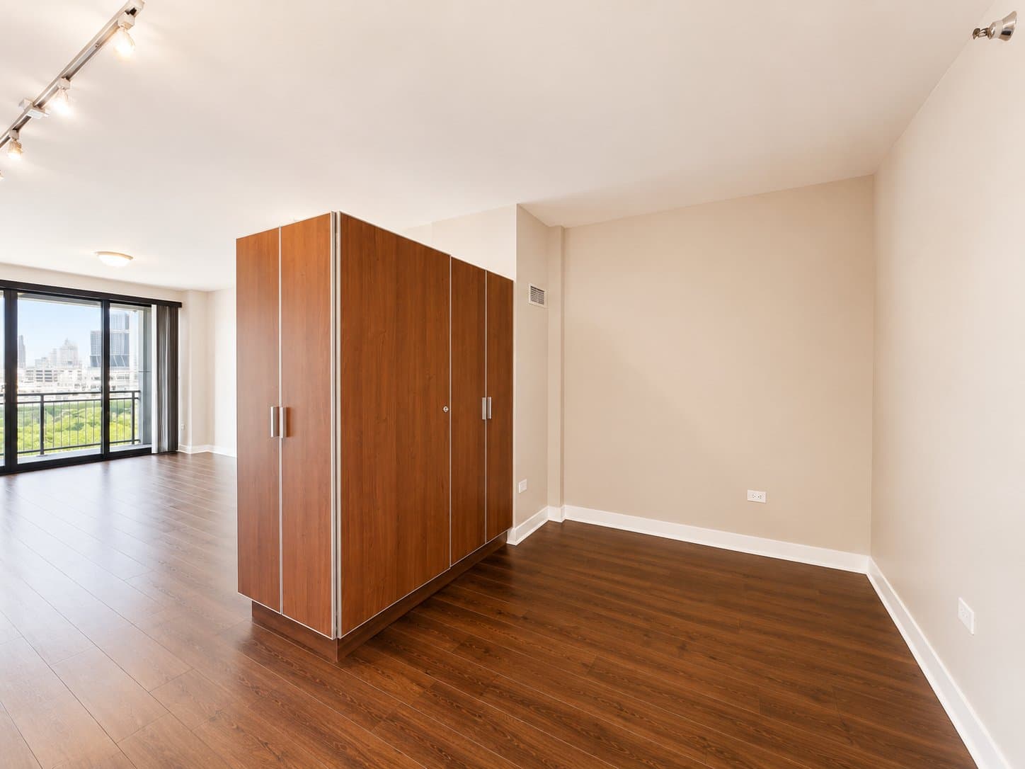 Chicago Condo: 660 W Wayman Street