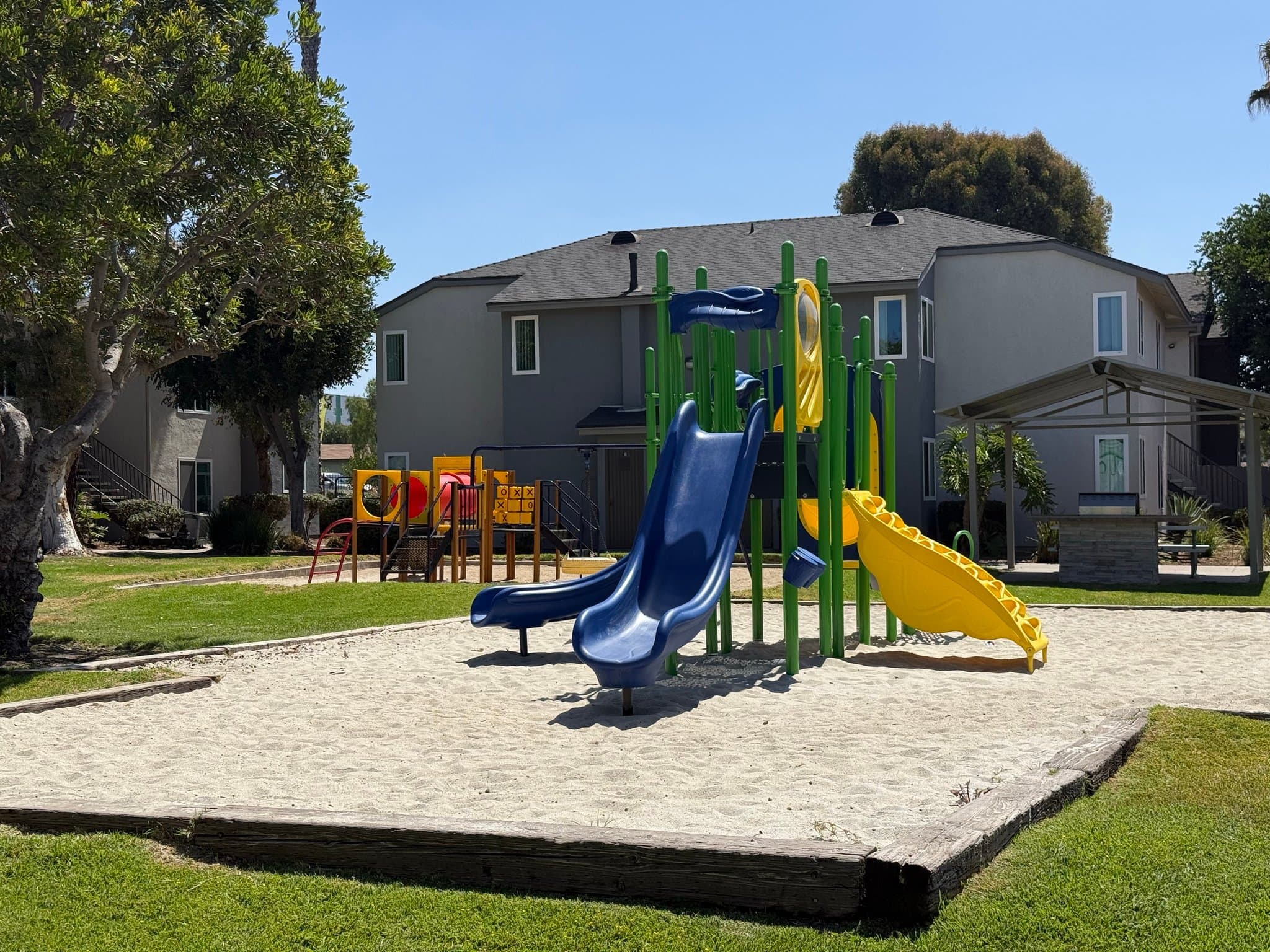 San Ysidro Apartment: 601 Blackshaw Ln.