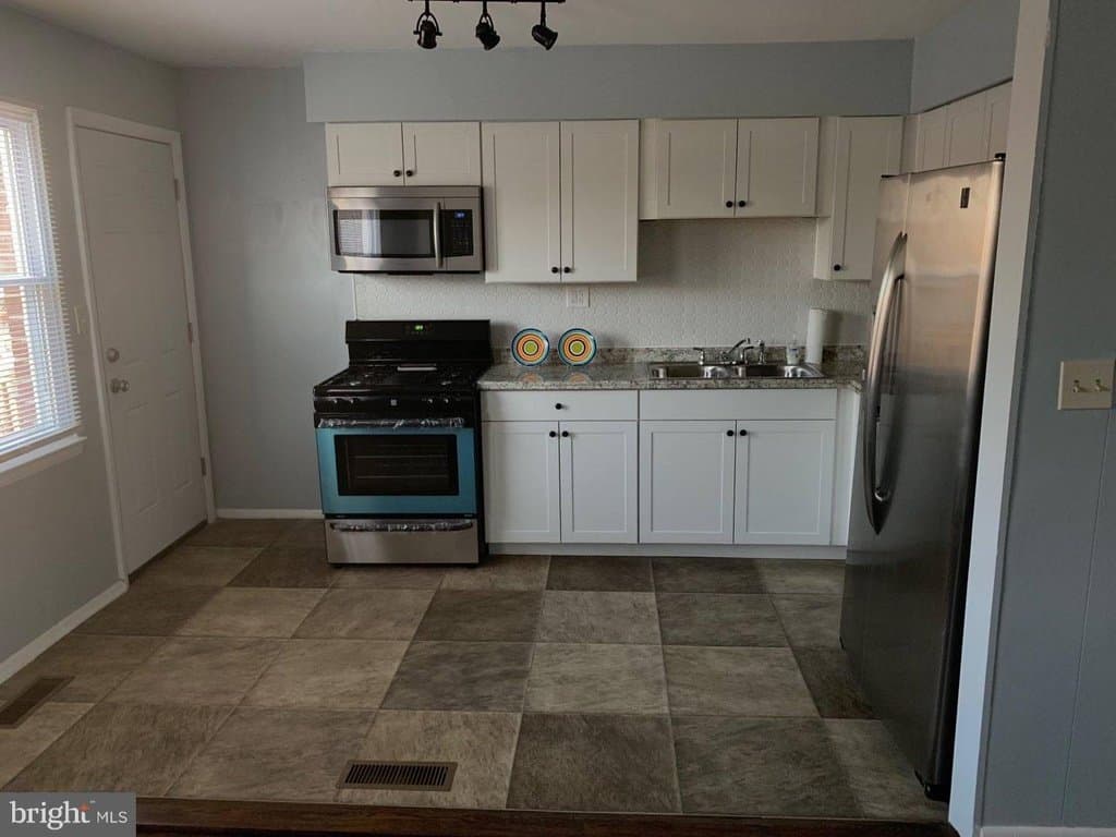 Essex Townhome: 706 Seawall Road