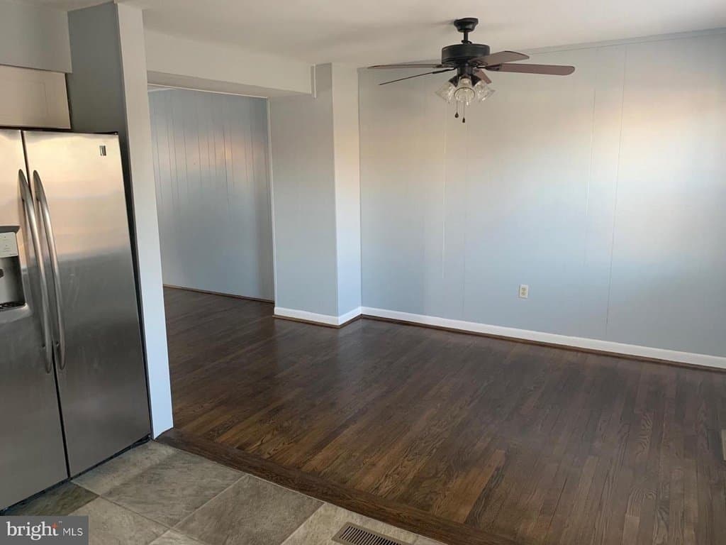 Essex Townhome: 706 Seawall Road
