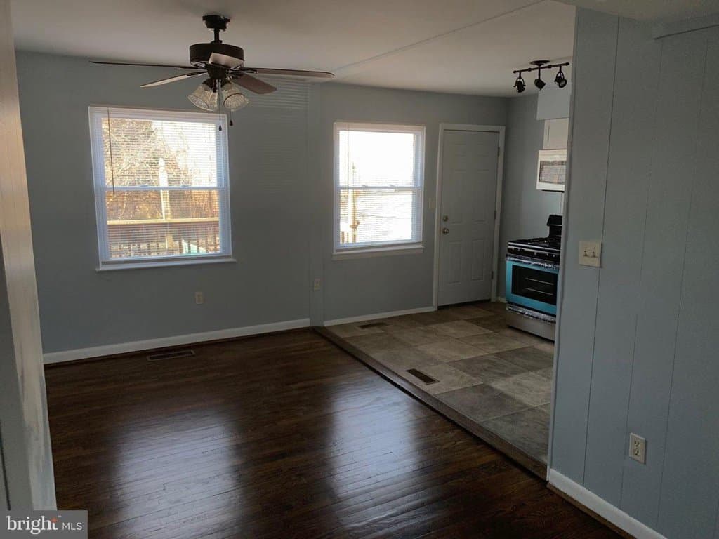 Essex Townhome: 706 Seawall Road