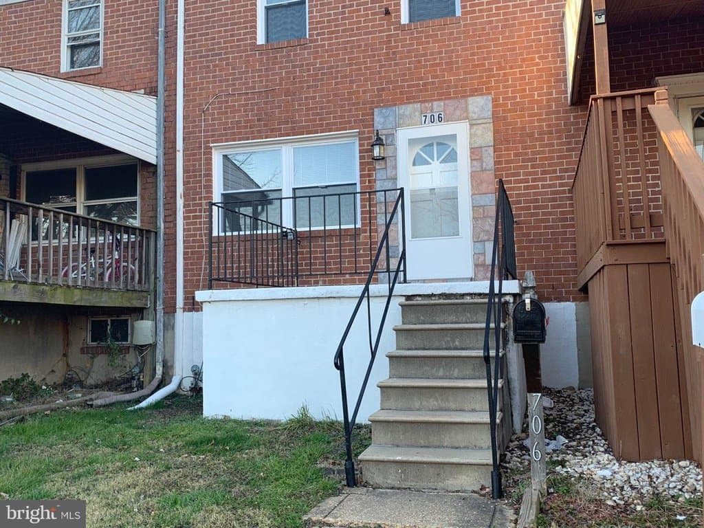 Essex Townhome: 706 Seawall Road