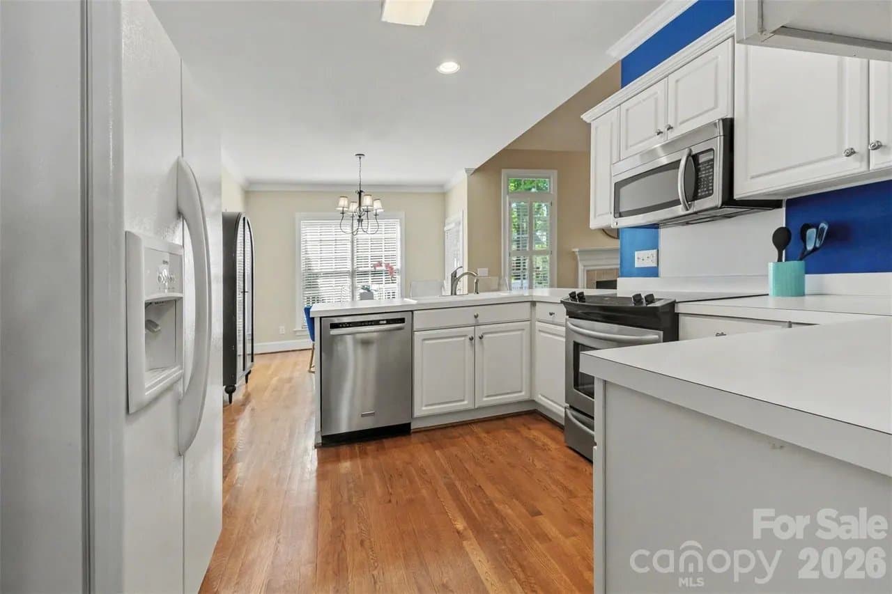 charlotte House: 6739 Red Maple Dr