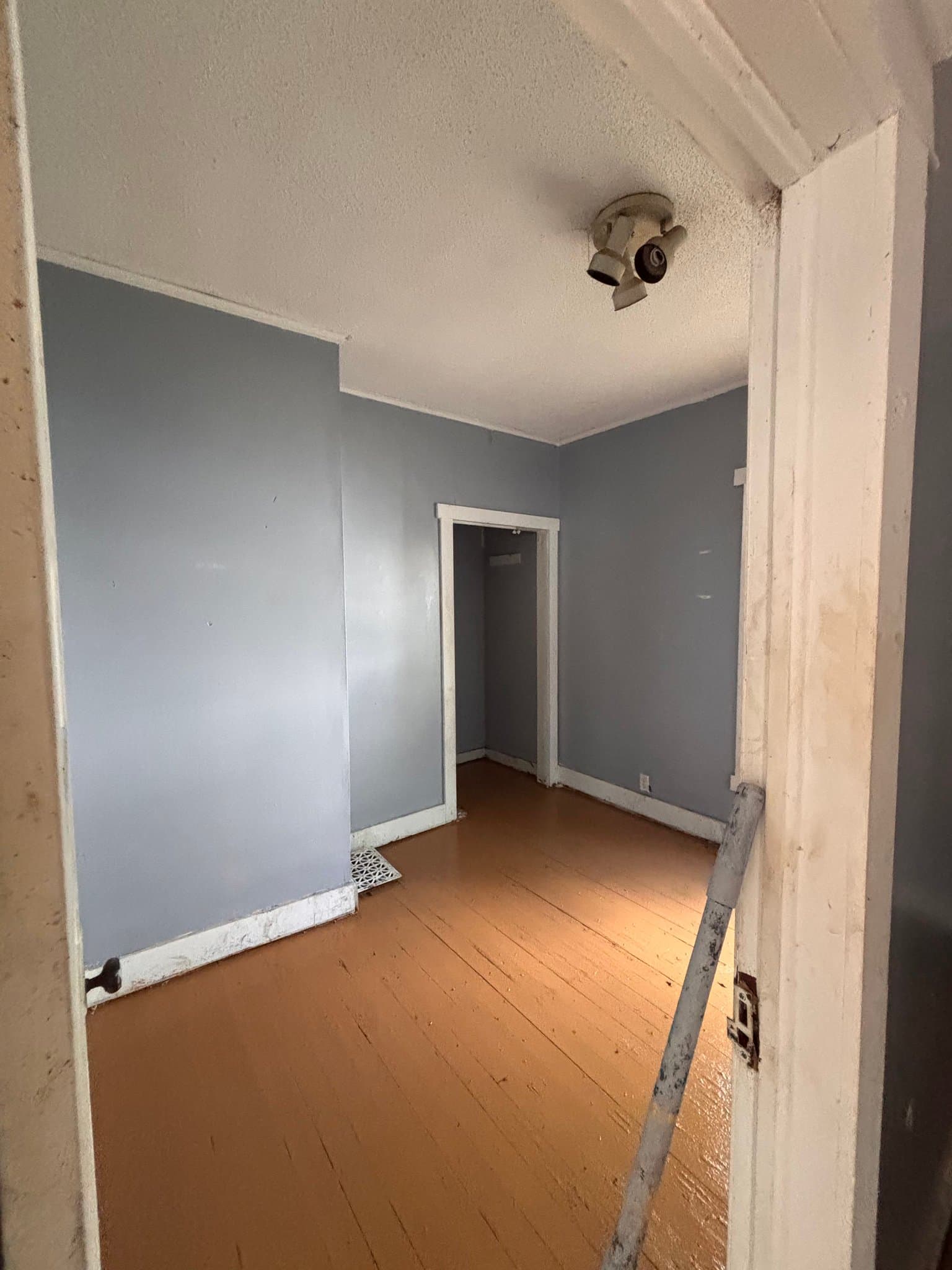 Decatur House: 2648 E Prairie St