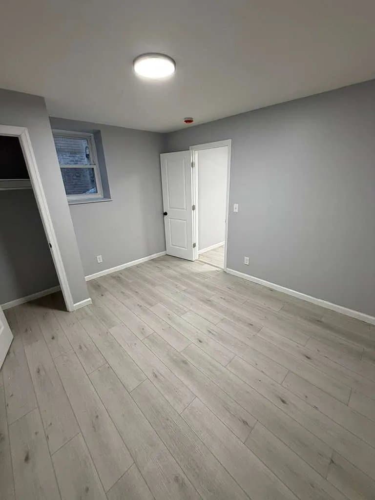 Newark Apartment: 32 Dayton St