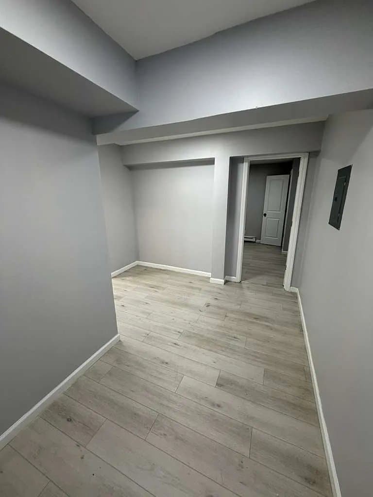 Newark Apartment: 32 Dayton St