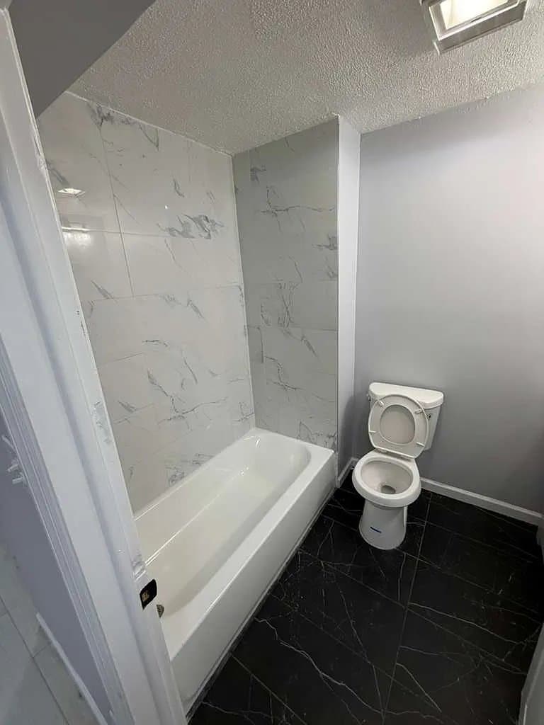 Newark Apartment: 32 Dayton St